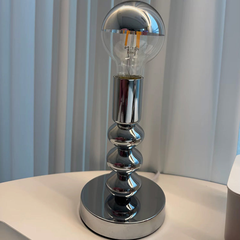 Luminária de Mesa Cromo Essence em Alumínio – Design Minimalista