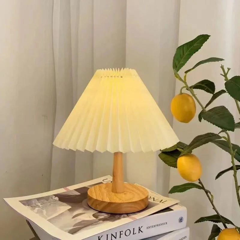 Luminária Plissada Aurora – Design Atemporal em Papel de Arroz