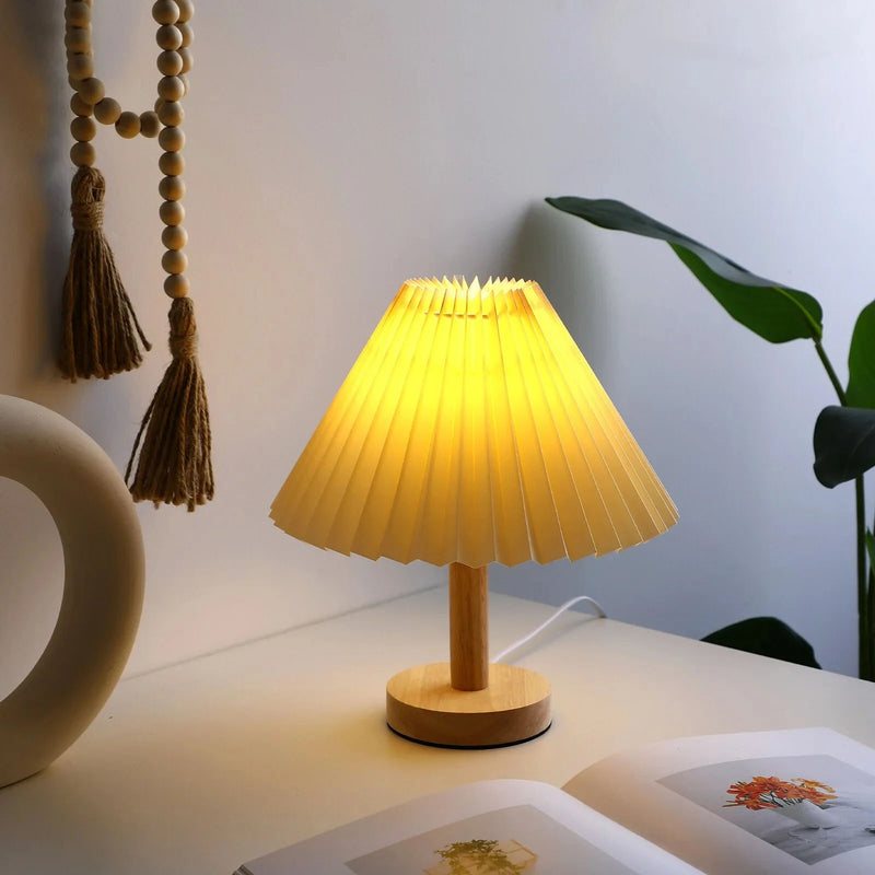 Luminária Plissada Aurora – Design Atemporal em Papel de Arroz