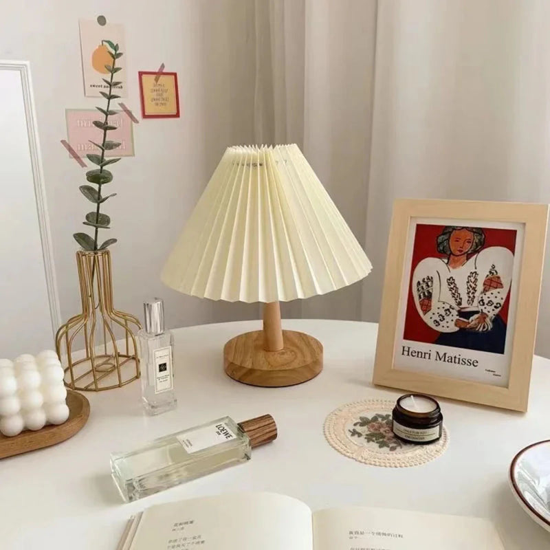 Luminária Plissada Aurora – Design Atemporal em Papel de Arroz