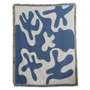 Manta Coral Breeze Azul e Branco – Conforto e Estilo Decorativo