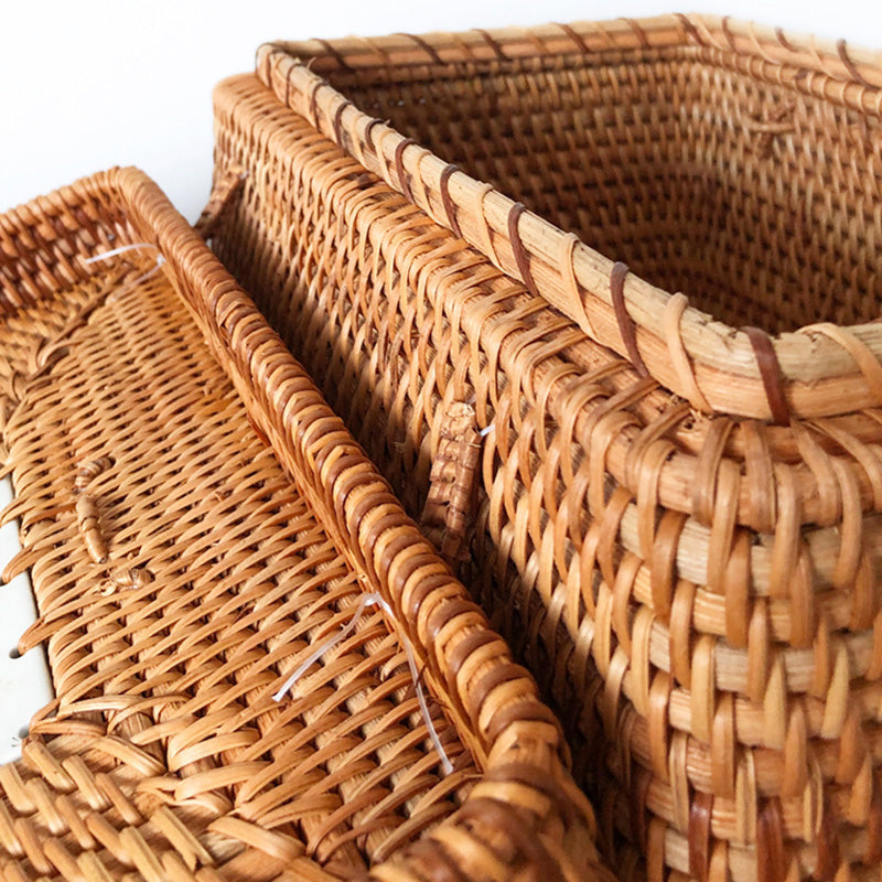 Organizador Rattan Bellezza com Detalhe em Porcelana – Cesta Decorativa Retangular
