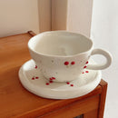 Xícara e Pires de Cerâmica 300 ml – Detalhe Cereja em Relevo, Alta Qualidade, Ideal para Presentear