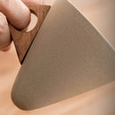 Xícara de Cerâmica Triangular Wabi-Sabi com Base de Madeira 250ml Minimalista