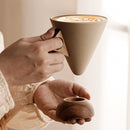 Xícara de Cerâmica Triangular Wabi-Sabi com Base de Madeira 250ml Minimalista