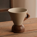Xícara de Cerâmica Triangular Wabi-Sabi com Base de Madeira 250ml Minimalista